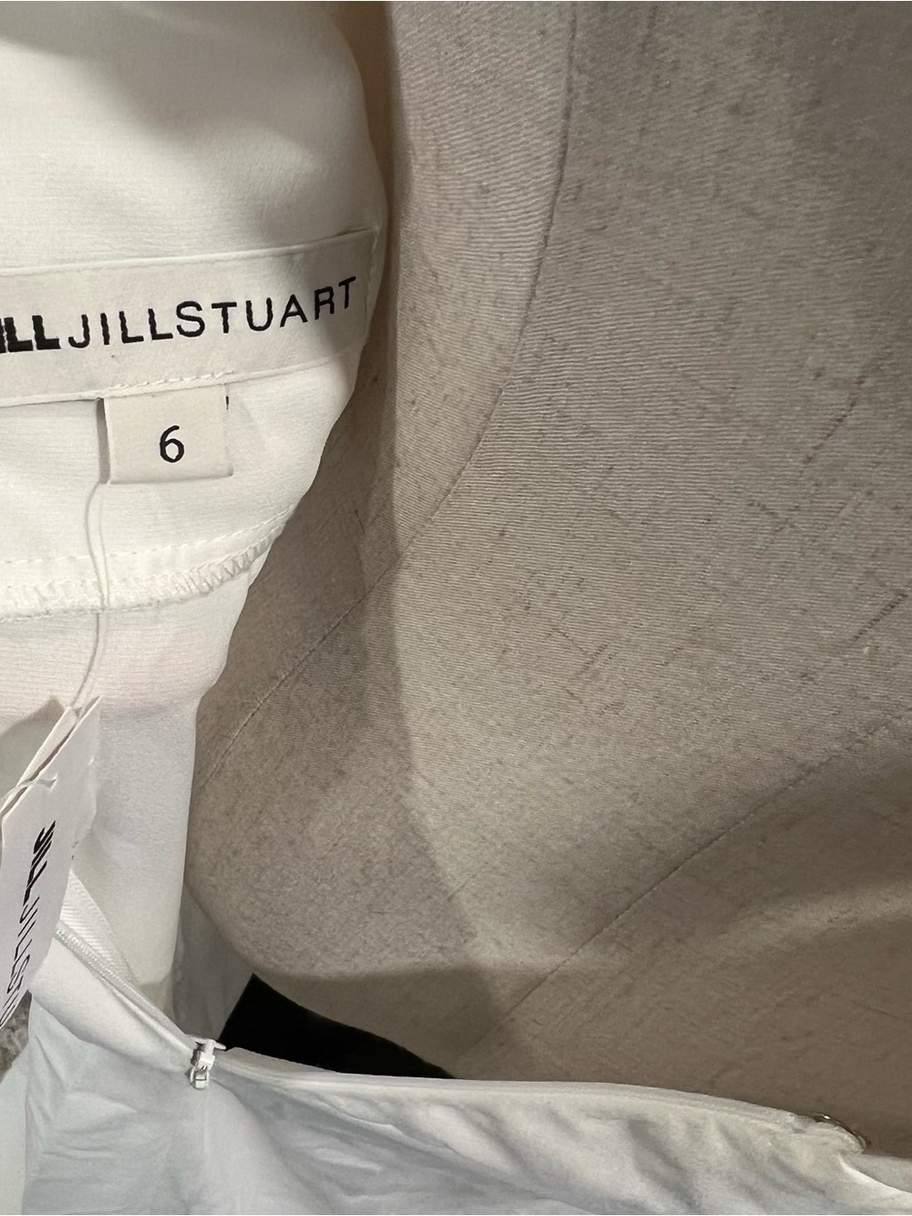 Jill Jill Stuart White / Off White Strappy V Neck Sleeveless Maxi Gown - Size 6 - Picture 11 of 11